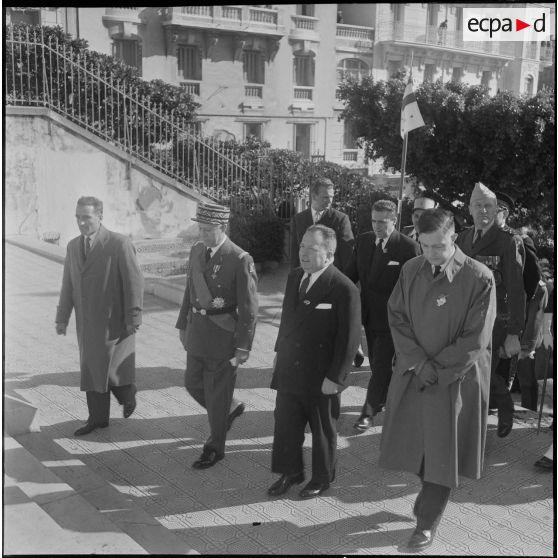 Cérémonie du 11 novembre à Alger. [Description en cours]