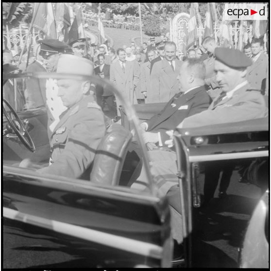 Cérémonie du 11 novembre à Alger. [Description en cours]