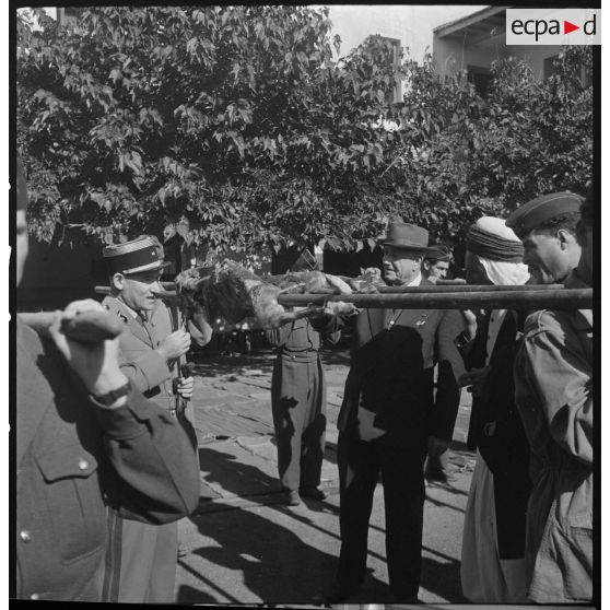 Un méchoui à Maison-Carrée. [Description en cours]