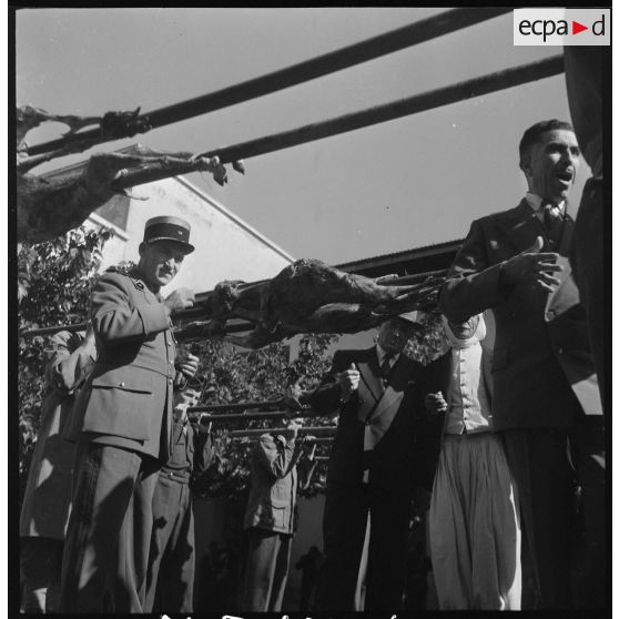 Un méchoui à Maison-Carrée. [Description en cours]