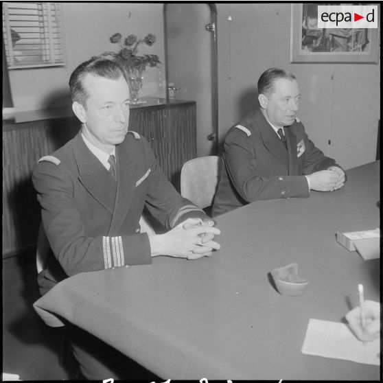Conférence de presse à bord du « Chateaubriand » par l’amiral Barthelemy. [Description en cours]