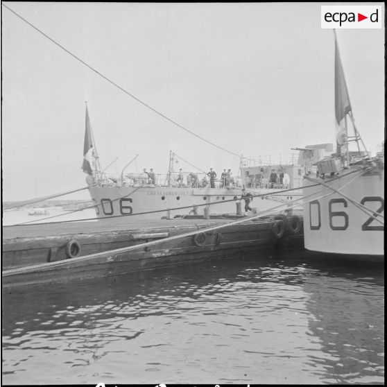 Navires dans le port d’Alger. [Description en cours]