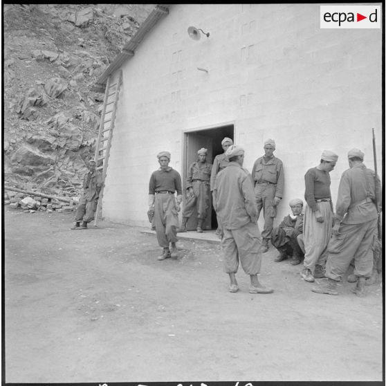 Le 65e RA au goum Bou-Alem. [Description en cours]