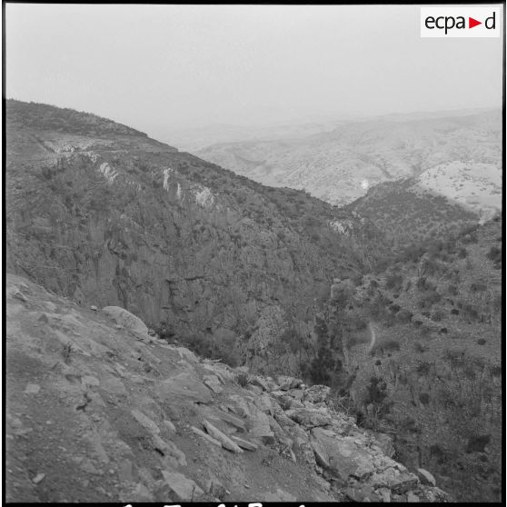 Le 65e RA au goum Bou-Alem. [Description en cours]