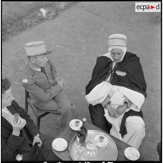 Le 65e RA au goum Bou-Alem. [Description en cours]