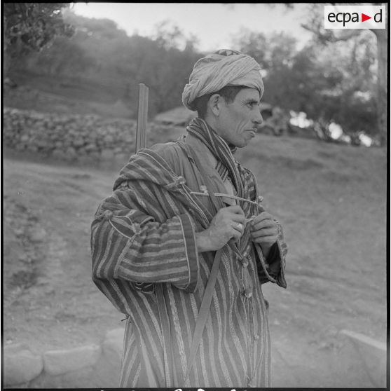 Le 65e RA au goum Bou-Alem. [Description en cours]