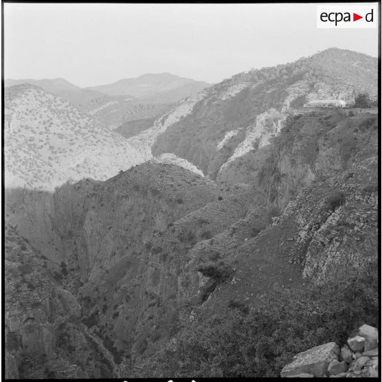 Le 65e RA au goum Bou-Alem. [Description en cours]