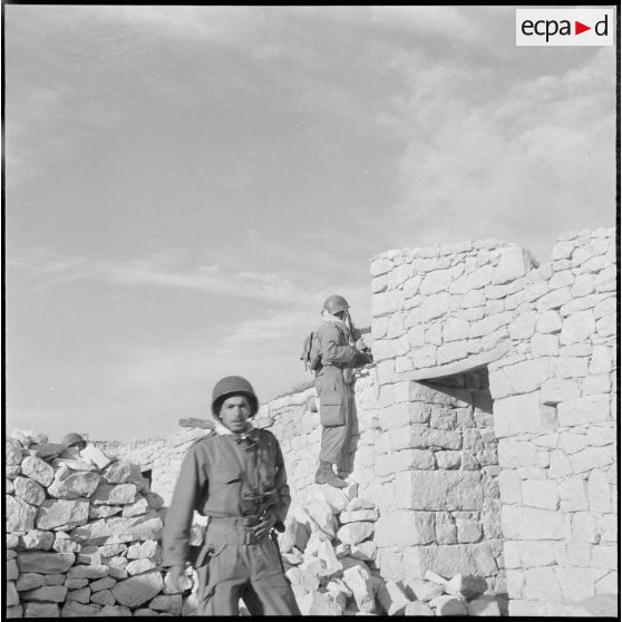 Le 81e BI (81e bataillon d'infanterie) à Cheria. [Description en cours]