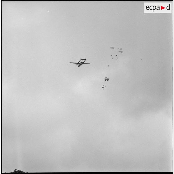 Vie quotidienne dans un poste de montagne. [Description en cours]