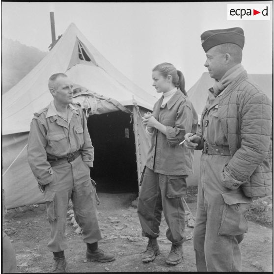 Vie quotidienne dans un poste de montagne. [Description en cours]