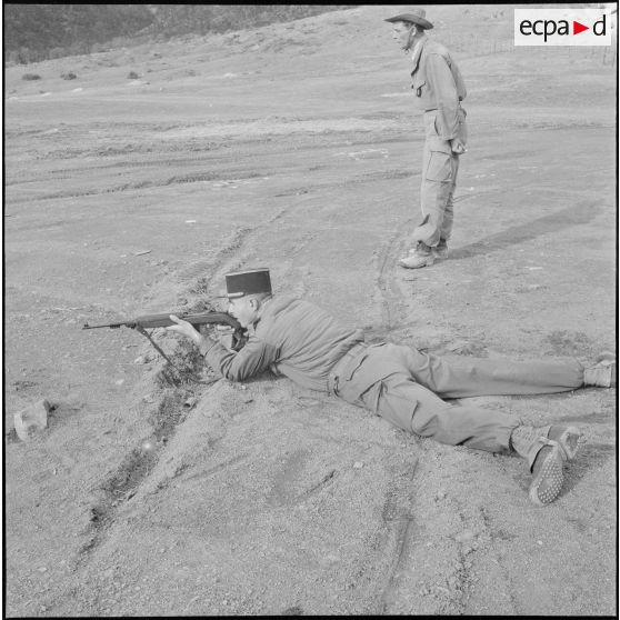 Vie quotidienne dans un poste de montagne. [Description en cours]