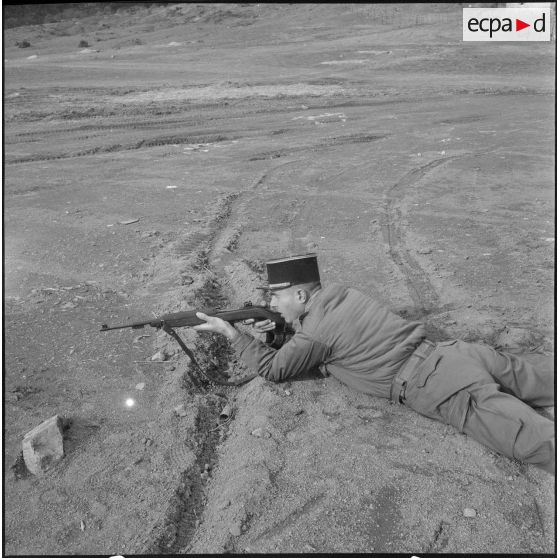 Vie quotidienne dans un poste de montagne. [Description en cours]