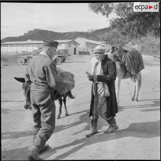 Vie quotidienne dans un poste de montagne. [Description en cours]