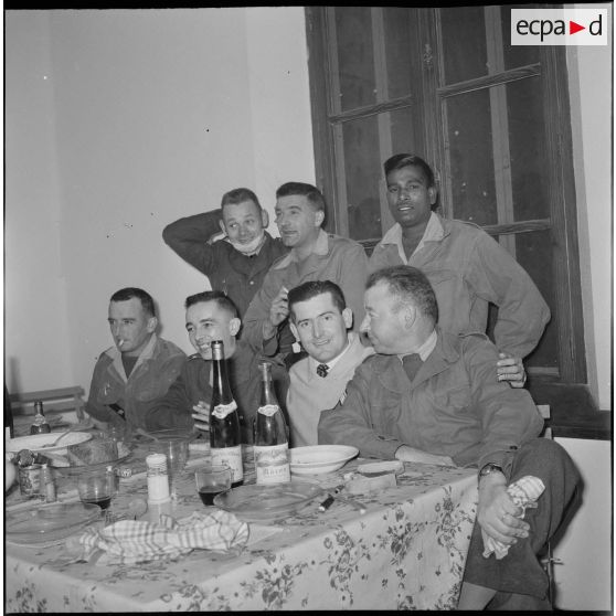 Vie quotidienne dans un poste de montagne. [Description en cours]