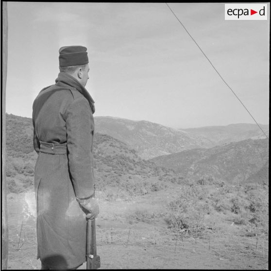 Vie quotidienne dans un poste de montagne. [Description en cours]