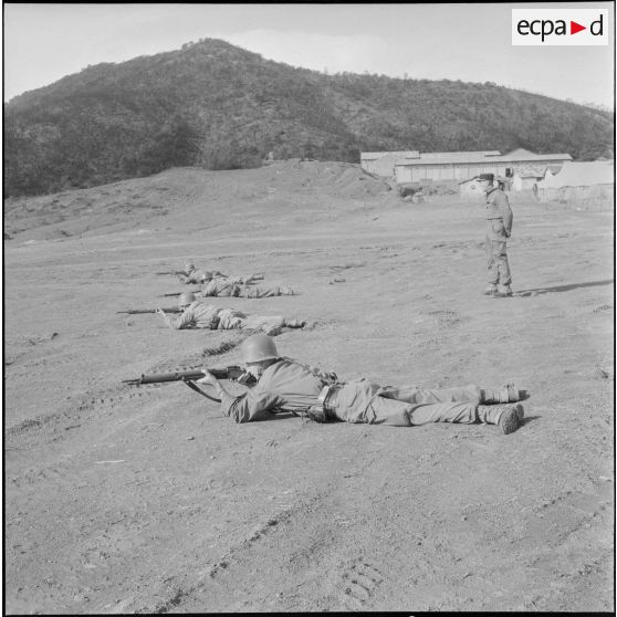 Vie quotidienne dans un poste de montagne. [Description en cours]