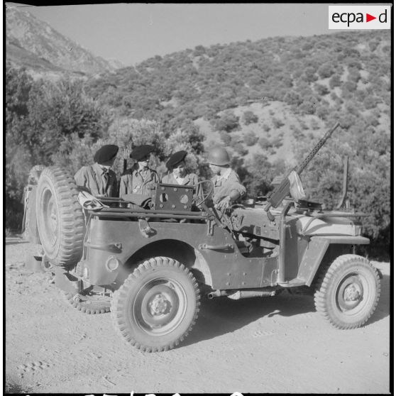 Le 22e bataillon de chasseurs alpins à Bouïra. [Description en cours]