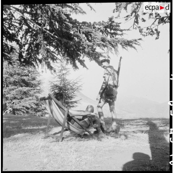 Le 22e bataillon de chasseurs alpins à Bouïra. [Description en cours]