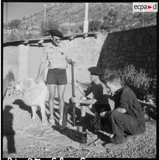 Le 22e bataillon de chasseurs alpins à Bouïra. [Description en cours]
