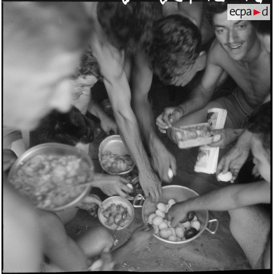 Le 22e bataillon de chasseurs alpins à Bouïra. [Description en cours]