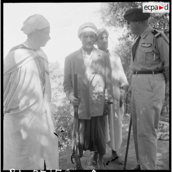 Le 22e bataillon de chasseurs alpins à Bouïra. [Description en cours]