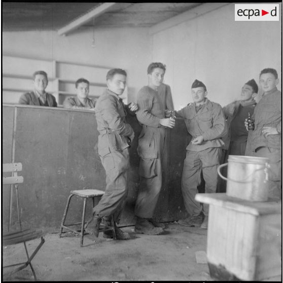 Vie quotidienne au 8e régiment d'infanterie motorisé. [Description en cours]