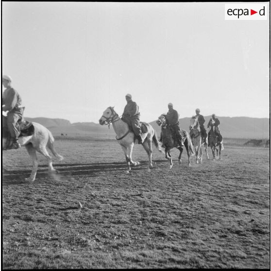 Vie quotidienne au 8e régiment d'infanterie motorisé. [Description en cours]