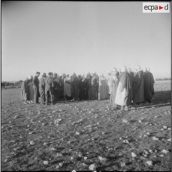 Vie quotidienne au 8e régiment d'infanterie motorisé. [Description en cours]