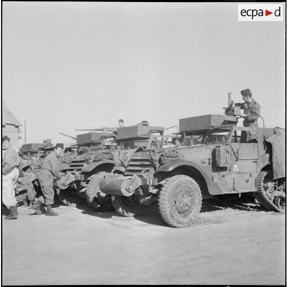 Vie quotidienne au 8e régiment d'infanterie motorisé. [Description en cours]