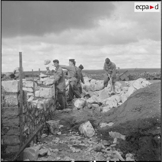 Vie quotidienne au 8e régiment d'infanterie motorisé. [Description en cours]