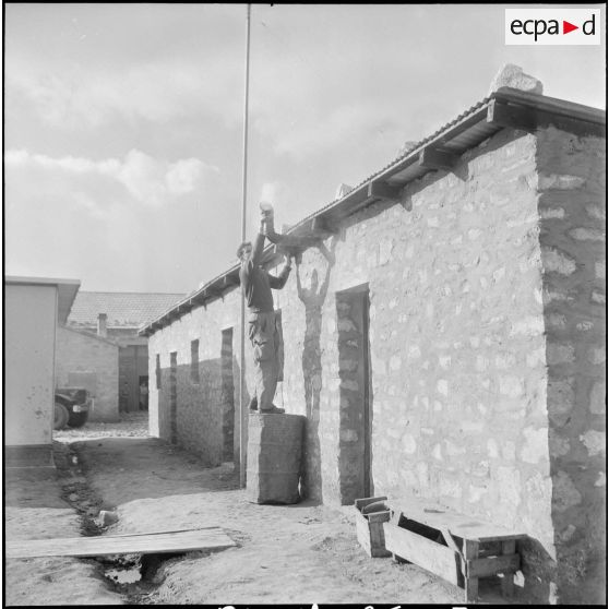 Vie quotidienne au 8e régiment d'infanterie motorisé. [Description en cours]