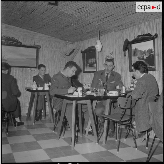 Visite d’un restaurant vietnamien. [Description en cours]