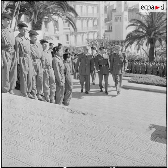 Retour à Alger des élèves moniteurs de la jeunesse algérienne. [Description en cours]