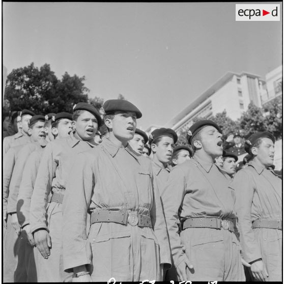 Retour à Alger des élèves moniteurs de la jeunesse algérienne. [Description en cours]