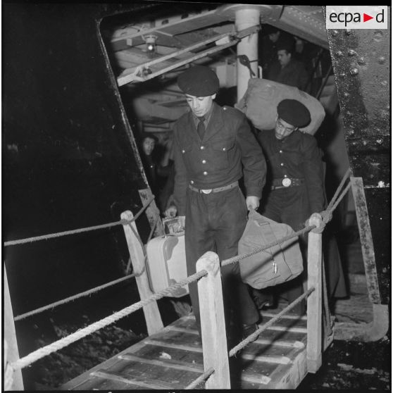 Retour à Alger des élèves moniteurs de la jeunesse algérienne. [Description en cours]