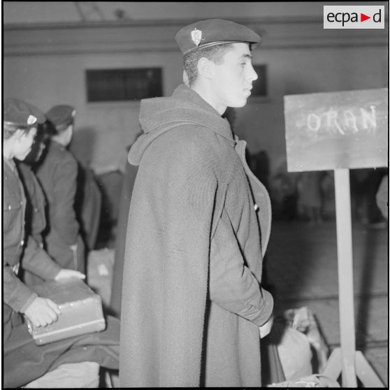 Retour à Alger des élèves moniteurs de la jeunesse algérienne. [Description en cours]