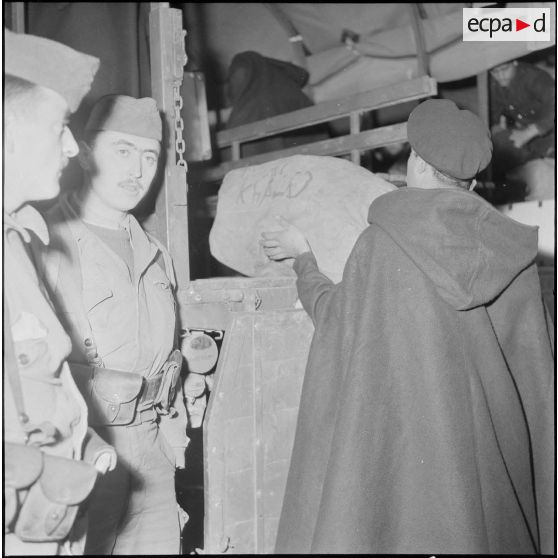 Retour à Alger des élèves moniteurs de la jeunesse algérienne. [Description en cours]