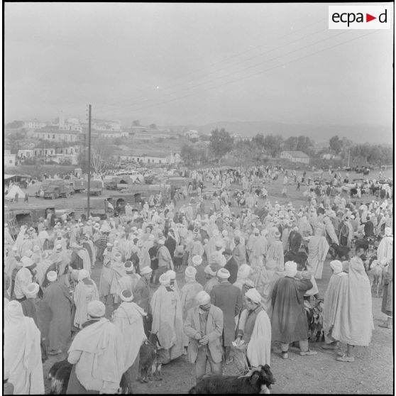Action psychologique au marché à Bouira. [Description en cours]