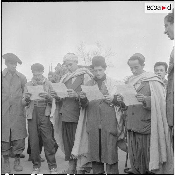 Action psychologique au marché à Bouira. [Description en cours]