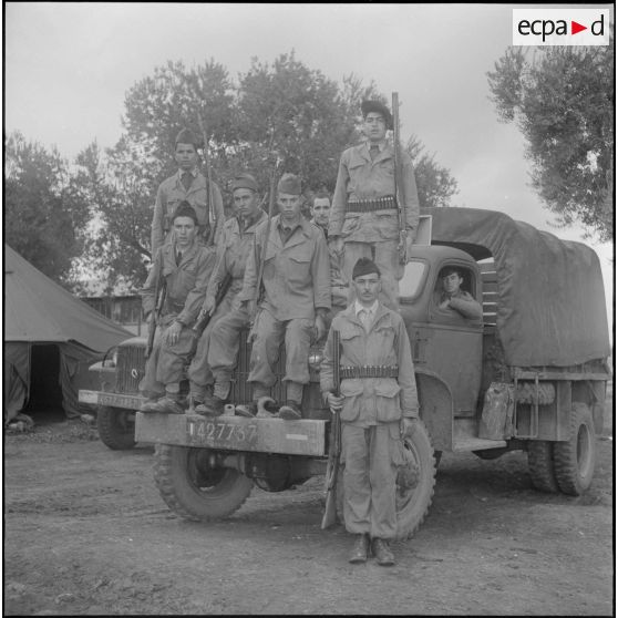 Action psychologique au marché à Bouira. [Description en cours]