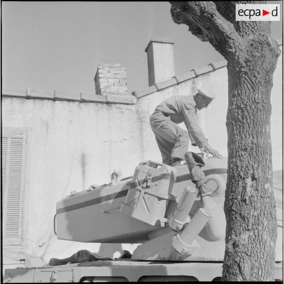 Vie quotidienne d’un régiment de blindés. [Description en cours]