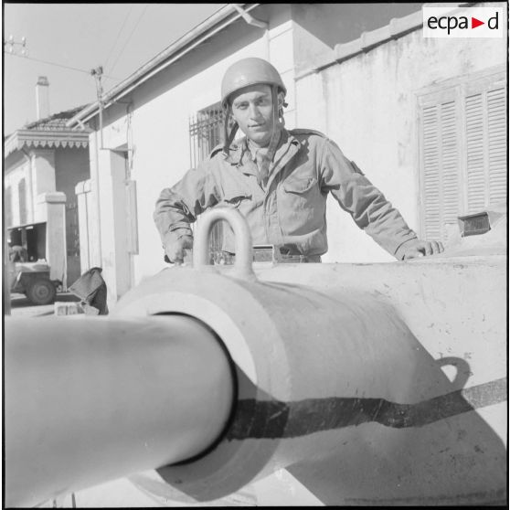 Vie quotidienne d’un régiment de blindés. [Description en cours]