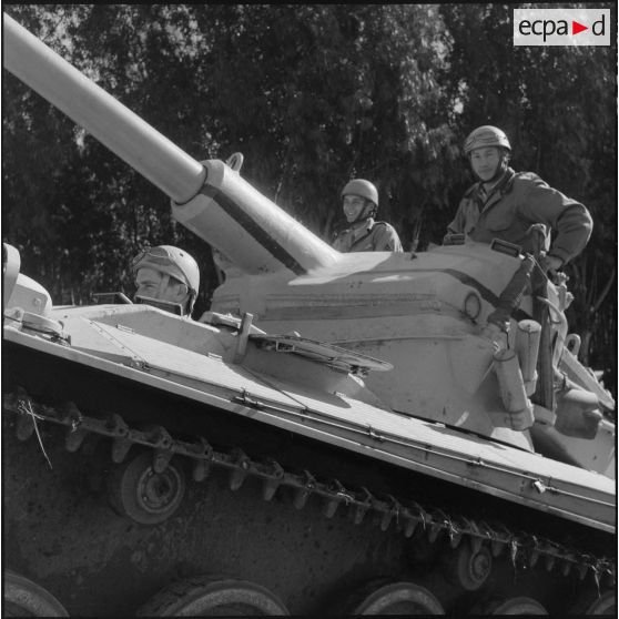 Vie quotidienne d’un régiment de blindés. [Description en cours]