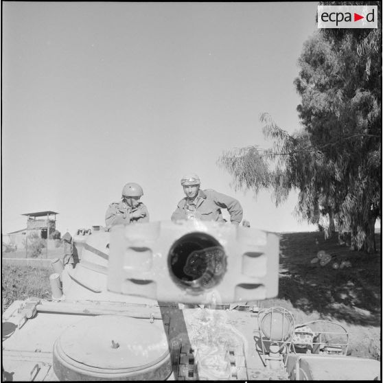 Vie quotidienne d’un régiment de blindés. [Description en cours]