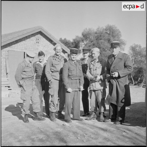 Vie quotidienne d’un régiment de blindés. [Description en cours]