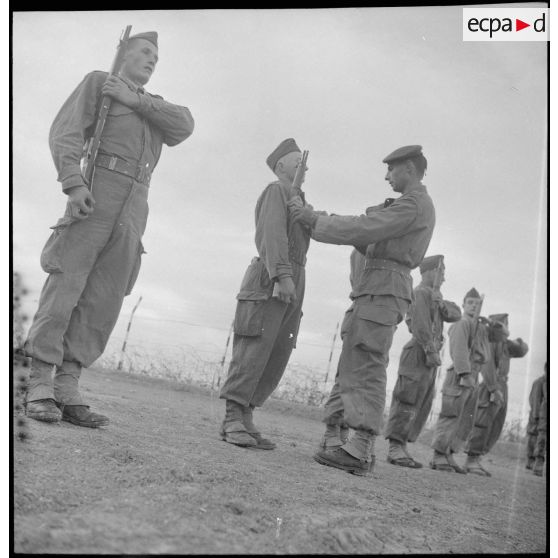 Le groupe d'hélicoptères n° 2 à Aïn-Arnat. [Description en cours]