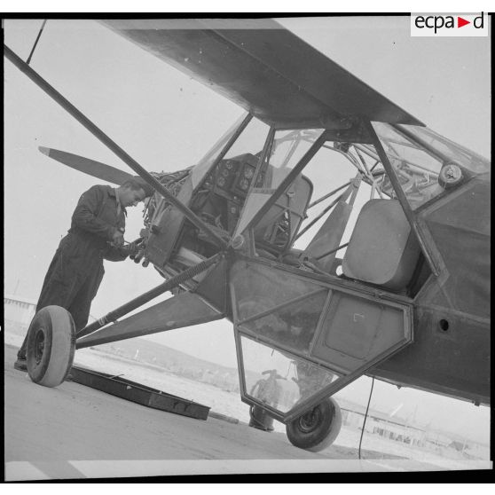 Le groupe d'hélicoptères n° 2 à Aïn-Arnat. [Description en cours]