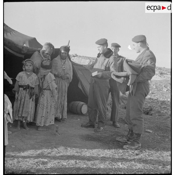 Le groupe d'hélicoptères n° 2 à Aïn-Arnat. [Description en cours]