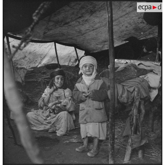 Le groupe d'hélicoptères n° 2 à Aïn-Arnat. [Description en cours]