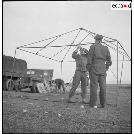 Le groupe d'hélicoptères n° 2 à Aïn-Arnat. [Description en cours]